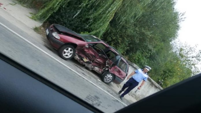 Un tată și fiica lui au fost băgați în spital de un șofer neatent