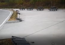 Video: Parcarea inaugurată în urmă cu an, distrusă într-o seară! http://feedproxy.google.com/