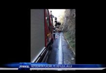 AUTOCAR ÎN FLĂCĂRI, PE DEFILEUL JIULUI
