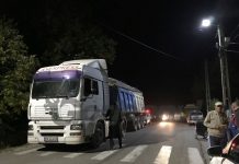Scandal la Slivilești. Primarul, revoltat pe polițiști după confiscarea unui camion de lemne! https://gorjeanul.ro/