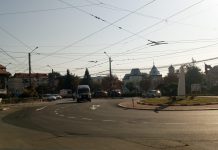 Risc ridica de producere de accidente în cea mai aglomerată intersecție din Târgu Jiu din cauza marcajelor