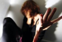 Bărbat evacuat cu Poliția din casă, după ce și-a amenințat soția și copiii https://gorjeanul.ro/