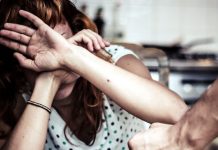 Bărbat din Gorj, reținut pentru că și-a bătut propria mamă