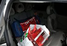 Țigări de contrabandă, descoperite într-o mașină condusă de un bărbat fără permis