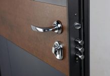 Adolescenți bătuți într-o garsonieră din Târgu Jiu