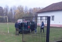 FOTO: Turism electoral la Drăguțești! Votanții, transportați și în portbagaj