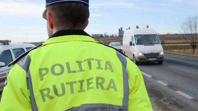 Gorj: Polițiștii au reținut 64 de permise auto