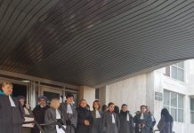 FOTO: Protest pe scările Palatului Justiției, în Târgu-Jiu