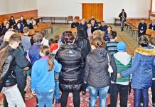 Copii colindători la Jandarmeria Gorj