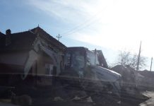 Acuzații! Buldoexcavatorul Primăriei Arcani a deservit la domiciliu rude de-ale primarului!