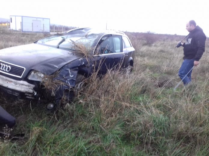 accident-campu-mare.jpeg O șoferiță, de 33 de ani, s-a răsturnat cu mașina în Câmpu Mare