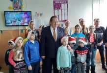 12:24 Dan Ilie Morega le-a dus daruri micuților de la Centrul Maternal