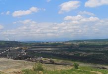 Excavatoare cu zeci de mii de ore de staționare în carierele din Gorj