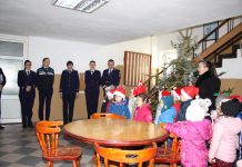 Micuții colindători au ajuns și la sediul Inspectoratului de Poliție Gorj