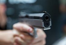 Bărbatul reținut, după amenințări cu pistolul, a fost eliberat