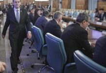 Guvernul a amânat dublarea alocaţiilor, până la 1 august