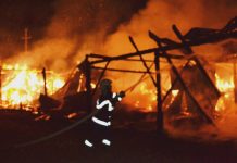 Depozit de furaje mistuit de flăcări