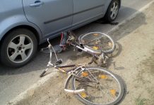 A acroșat un biciclist de 82 de ani și a fugit