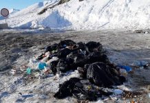 Imagini: Rânca, sufocată, din nou, de gunoaie