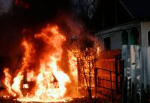 O maşină a ars ca o torţă, la Bâlteni