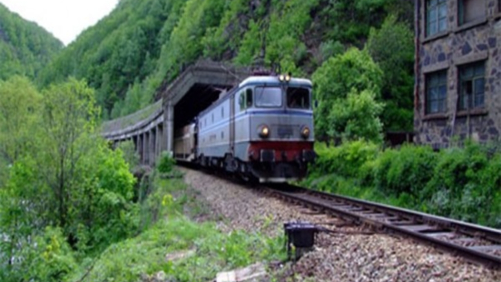 Șină de cale ferată fisurată, în Gorj. Traficul feroviar, blocat