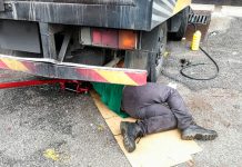 Un şofer a murit călcat de propriul TIR pe DN1, în timp ce încerca să îl repare