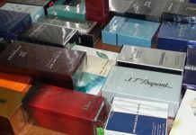 Vindeau parfumuri contrafăcute în parcare