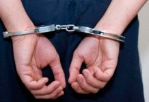 În arest după ce și-a bătut mama