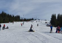 Turiștii, așteptați pe pârtiile din Rânca