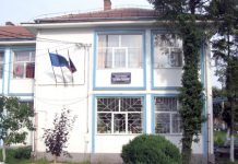 Taxă de 100 de lei solicitată unui copil care a dorit să joace fotbal pe terenul unei școli din Târgu Jiu