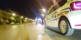 Poliţiştii cercetază un şofer care, băut fiind, a intrat în gardul unei locuinţe