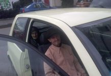 Fapte bune! Bătrâni externați din spital, duși acasă de voluntari