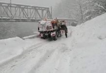 Defileul Jiului blocat de o avalanșă