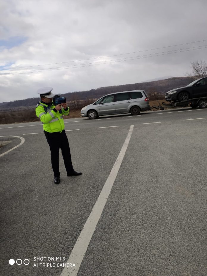 Un conducător auto, din Gorj, a fost depistat de polițiștii rutieri în timp ce conducea un autoturism cu 178 de km/h în localitate