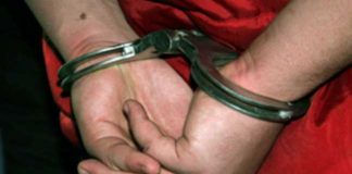 Un tânăr din Bumbești-Jiucare a intrat într-un local public având un cuțit asupra sa a fost reținut de polițiști