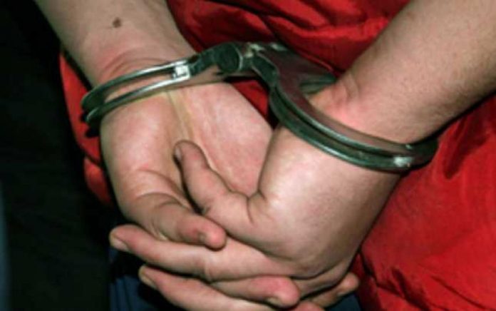Un tânăr din Bumbești-Jiucare a intrat într-un local public având un cuțit asupra sa a fost reținut de polițiști