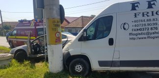 Două autovehicule s-au ciocnit în urmă cu puțin timp în localitatea componentă Drăgoieni, în municipiul Târgu Jiu