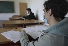 Un profesor este cercetat după ce a pozat subiectele de la Evaluarea Națională şi le-a postat pe un grup de WhatsApp