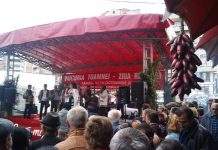 Piața Centrală din Târgu Jiu a rămas fără curent electric Piața Centrală din Târgu Jiu a rămas fără curent electric. Echipele de intervenție sunt în zonă și încearcă să remedieze defecțiunea