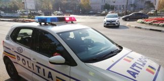 Un bărbat ar fi fost lovit în cap cu un pahar din sticlă de către o tânără, de 23 de ani