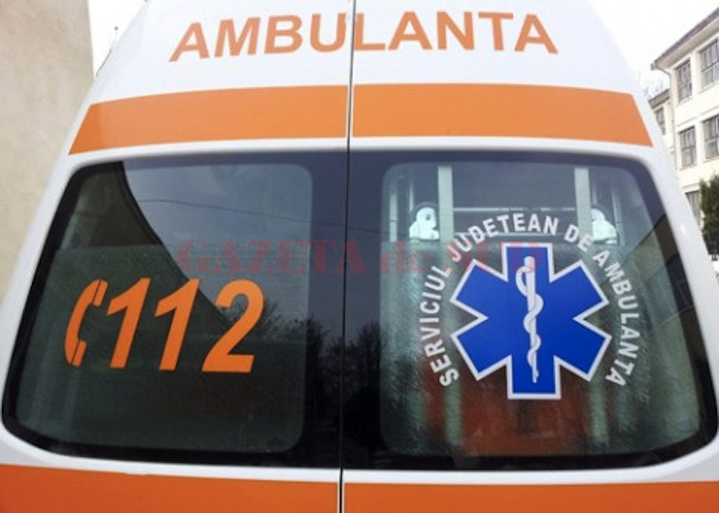 Muncitor a fost prins sub un mal de pământ, la Turcinești. Bărbatul a fost transportat la spital