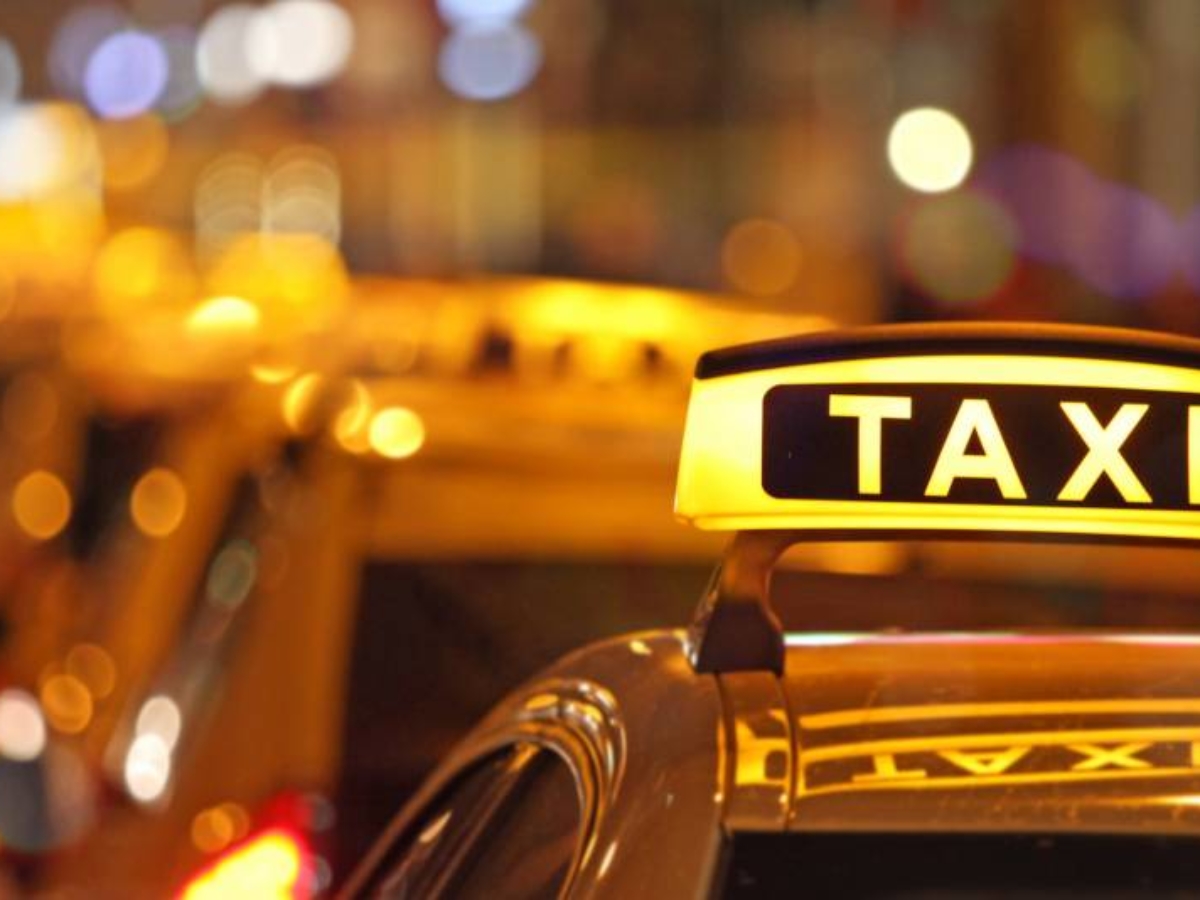 Un șofer a rămas fără mașină, după ce a practicat ilegal taximetria