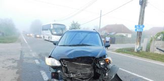 Două persoane au fost rănite în urma coliziunii dintre două autoturisme la Câlnic