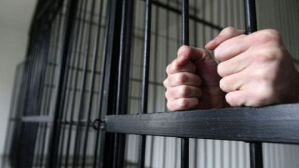 Mandat de executare a pedepsei închisorii, emis de Judecătoria Târgu-Cărbunești, pe numele unui tânăr de 21 de ani, din localitate