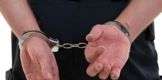 Un bărbat din Târgu Jiu a fost reținut pentru tentativă de omor, după ce, pe fondul geloziei, a înjunghiat un alt bărbat în zona pieptului