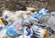 Deșeuri abandonate pe strada Termocentralei! S-a lăsat cu amenzi!