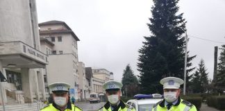 Poliția este pe străzi pentru a verifica dacă populația respectă măsurile anti-Covid