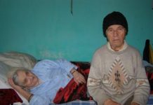 Imobilizată la pat, fără ajutor de handicap