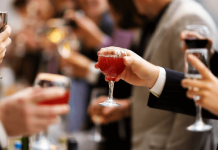 Mai mulți petrecăreți amendați de oamenii legii