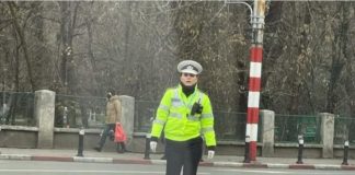 Târgu Jiu: Polițistă fotografiată fără mască în centrul orașului